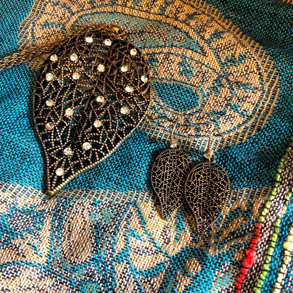 Bronze pendant with earring set
